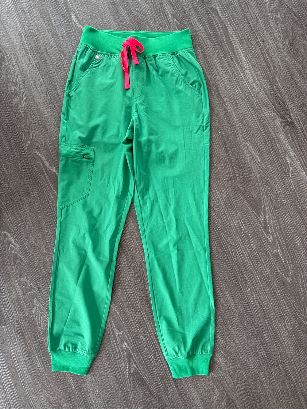 *NEW* Figs Green Jogger scrub pants  with Pink Drawstring